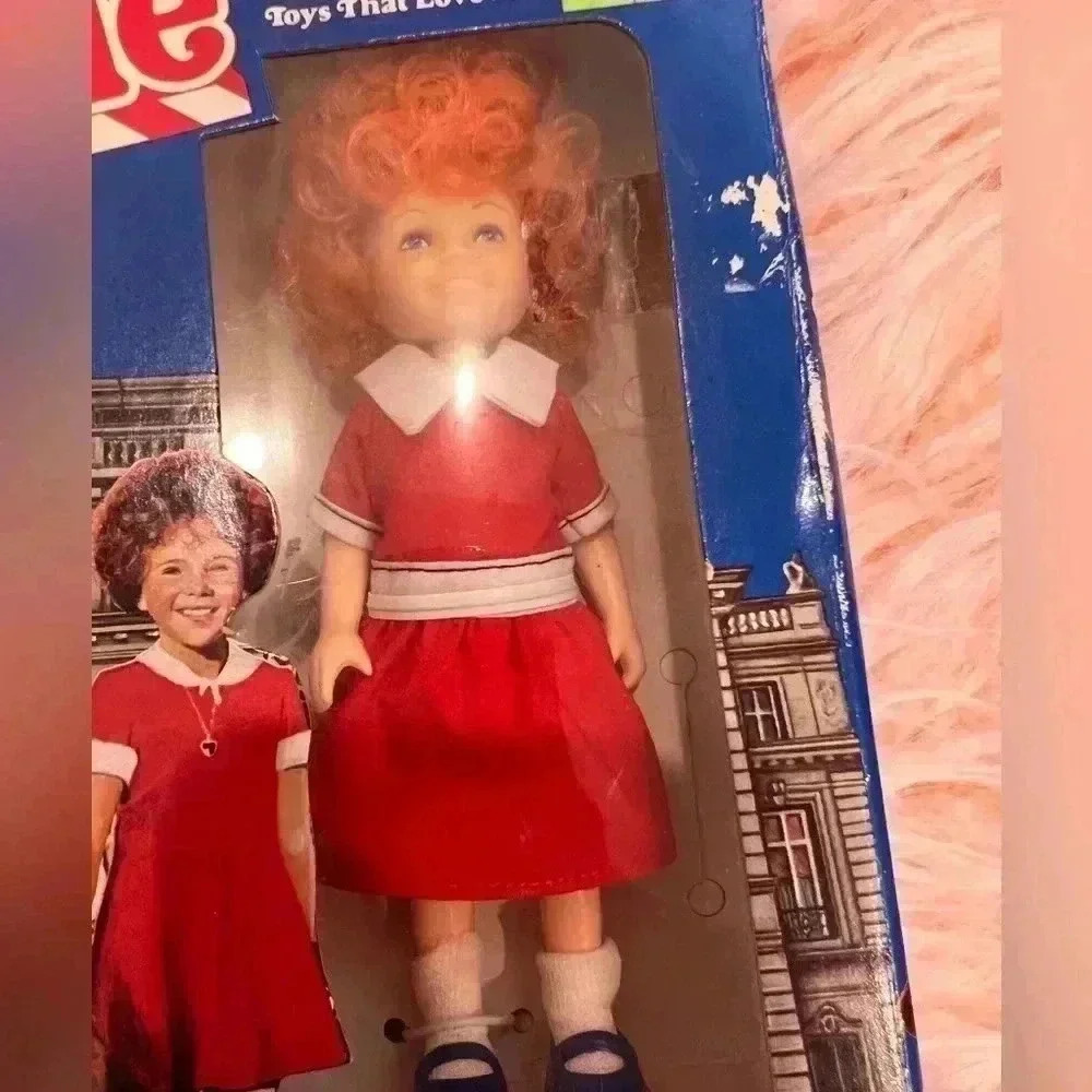 Vintage 1982 World of Annie Knickerbocker Dolls - Picture 2 of 4